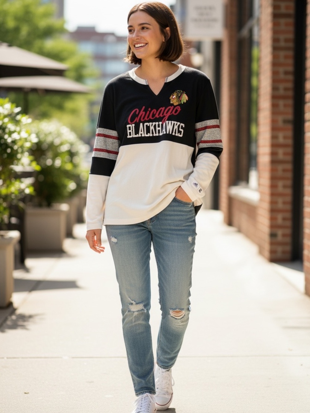 adidas Women’s Chicago Blackhawks Cream and Black‎ NHL Logo Long Sleeve Shirt XL